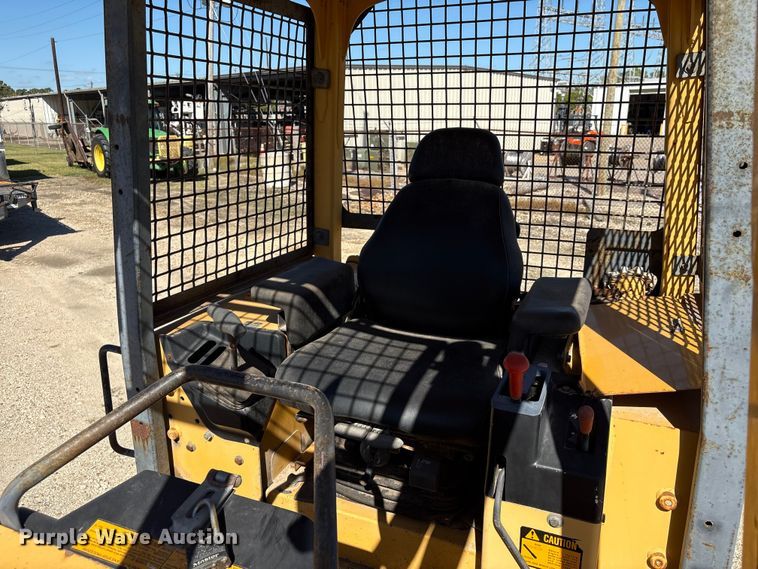 image for item EA7053 1998 John Deere 550G LGP dozer