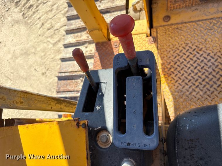 image for item EA7053 1998 John Deere 550G LGP dozer