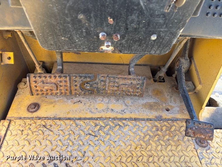 image for item EA7053 1998 John Deere 550G LGP dozer