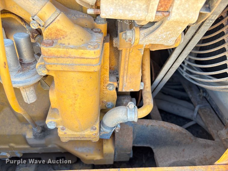 image for item EA7053 1998 John Deere 550G LGP dozer