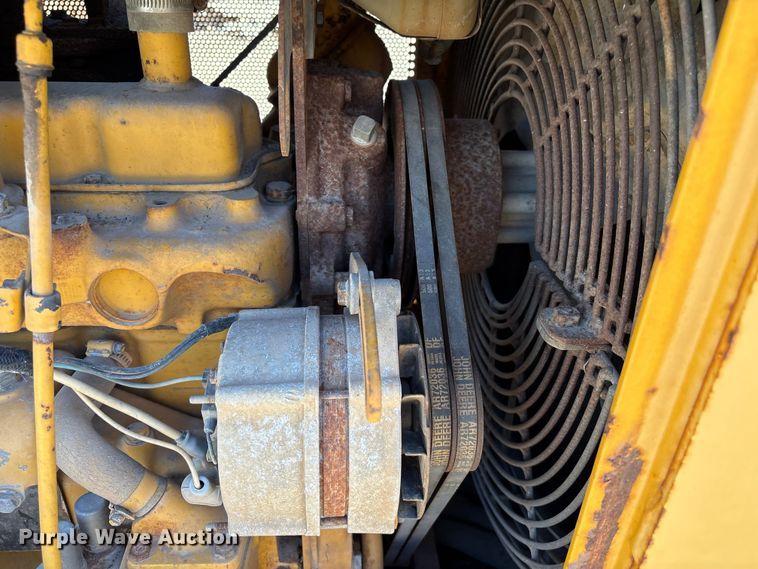 image for item EA7053 1998 John Deere 550G LGP dozer