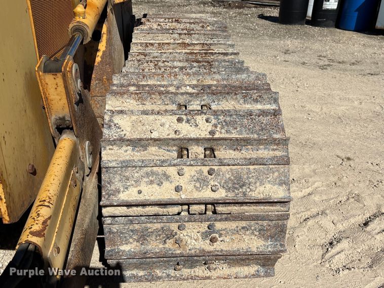 image for item EA7053 1998 John Deere 550G LGP dozer