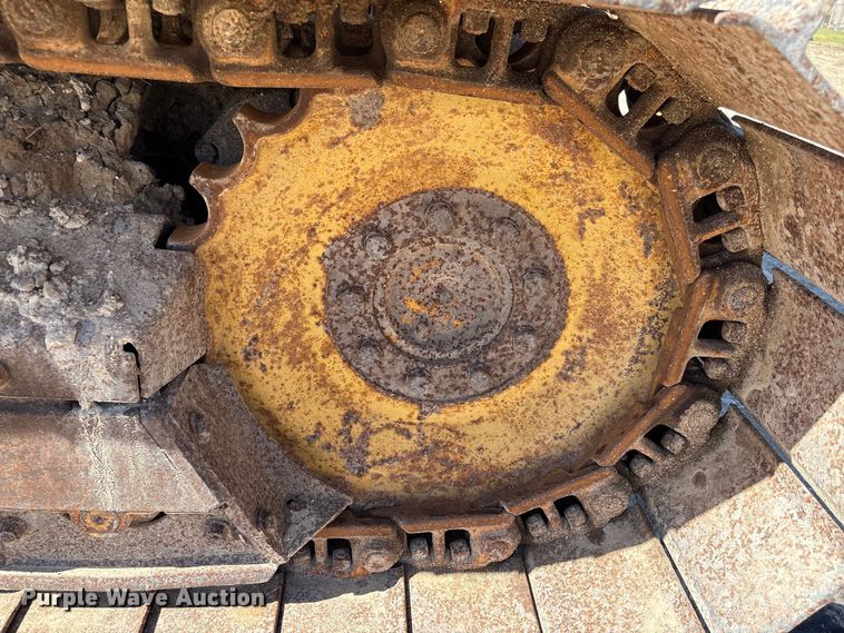 image for item EA7053 1998 John Deere 550G LGP dozer