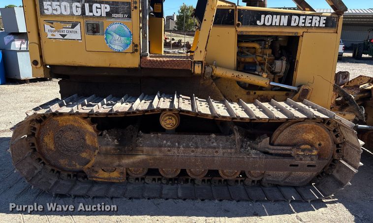 image for item EA7053 1998 John Deere 550G LGP dozer