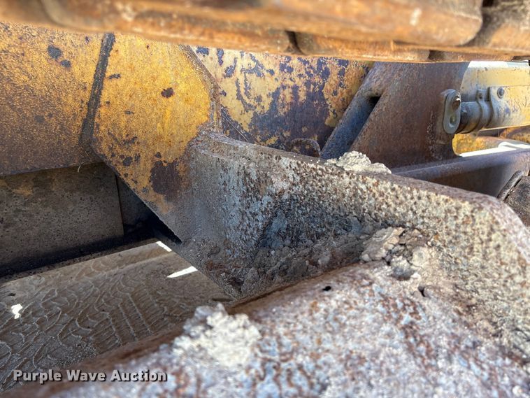 image for item EA7053 1998 John Deere 550G LGP dozer