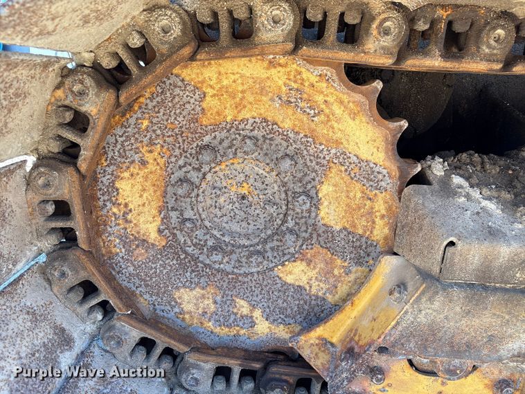 image for item EA7053 1998 John Deere 550G LGP dozer