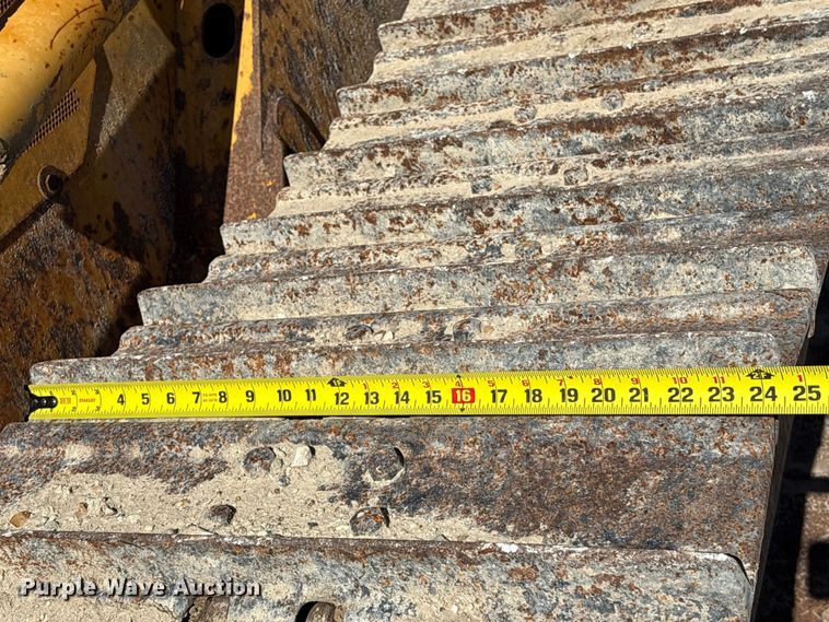 image for item EA7053 1998 John Deere 550G LGP dozer