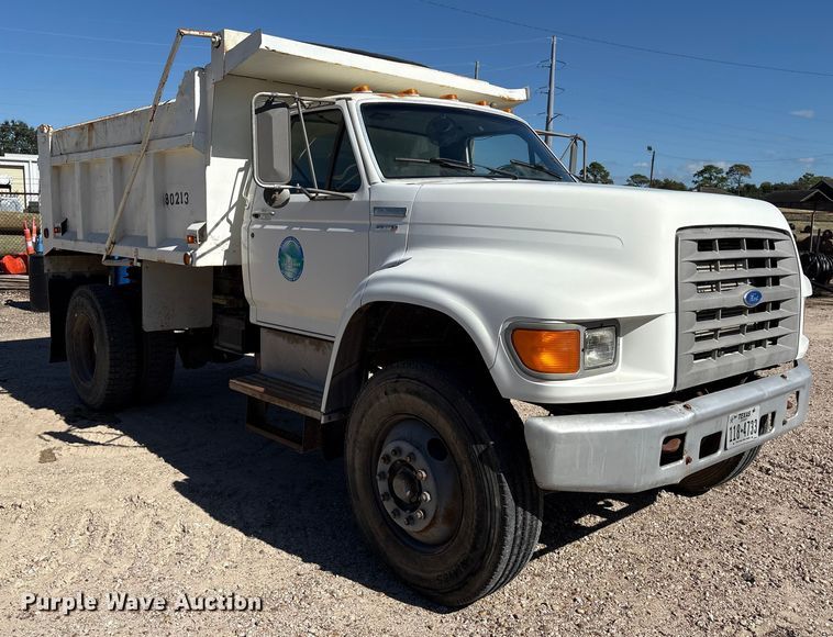 image for item EA7055 1996 Ford F800 dump truck