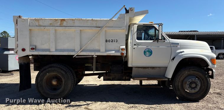image for item EA7055 1996 Ford F800 dump truck