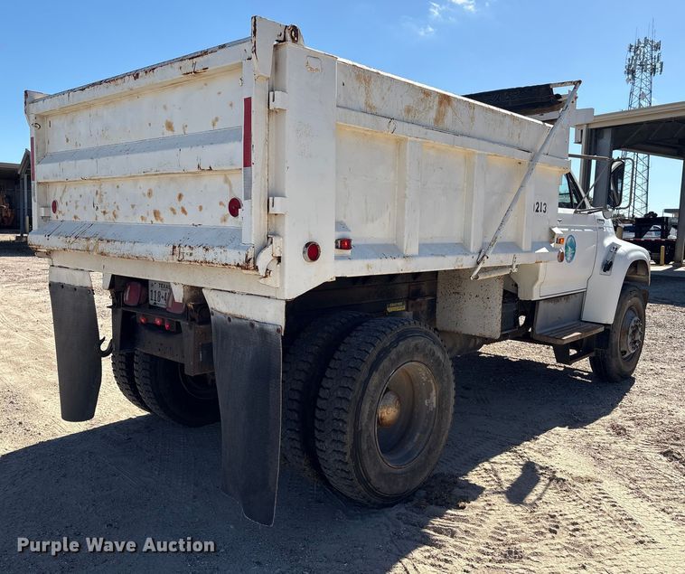 image for item EA7055 1996 Ford F800 dump truck