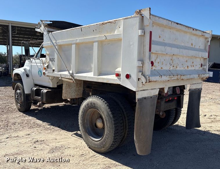 image for item EA7055 1996 Ford F800 dump truck