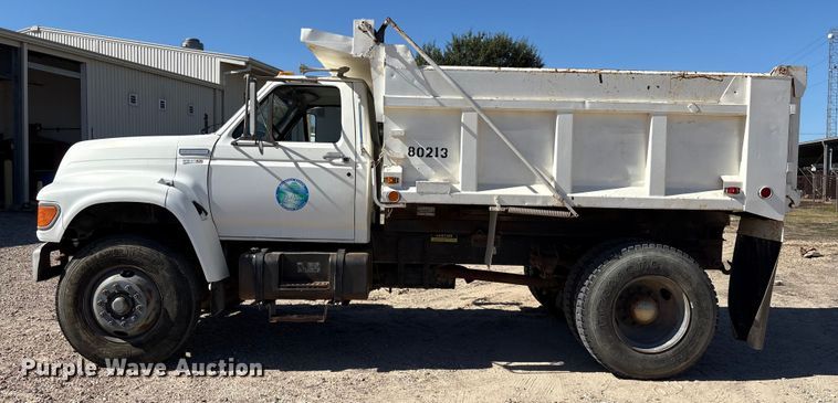 image for item EA7055 1996 Ford F800 dump truck