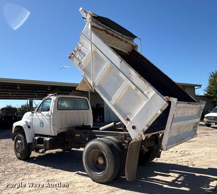 image for item EA7055 1996 Ford F800 dump truck