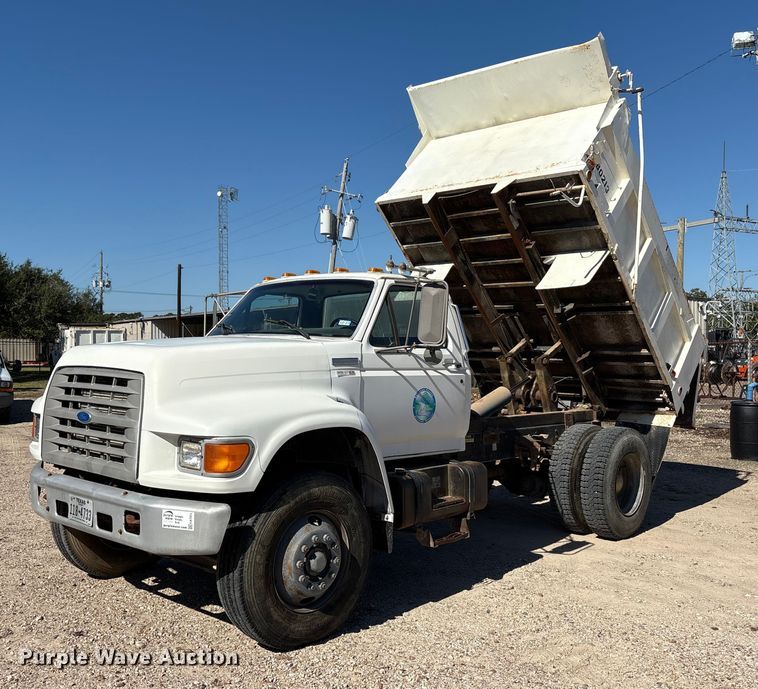 image for item EA7055 1996 Ford F800 dump truck