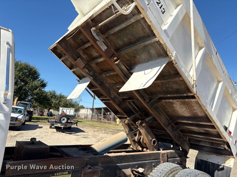 image for item EA7055 1996 Ford F800 dump truck