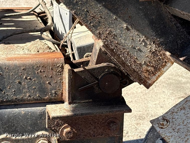 image for item EA7055 1996 Ford F800 dump truck