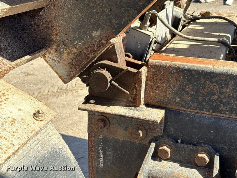 image for item EA7055 1996 Ford F800 dump truck