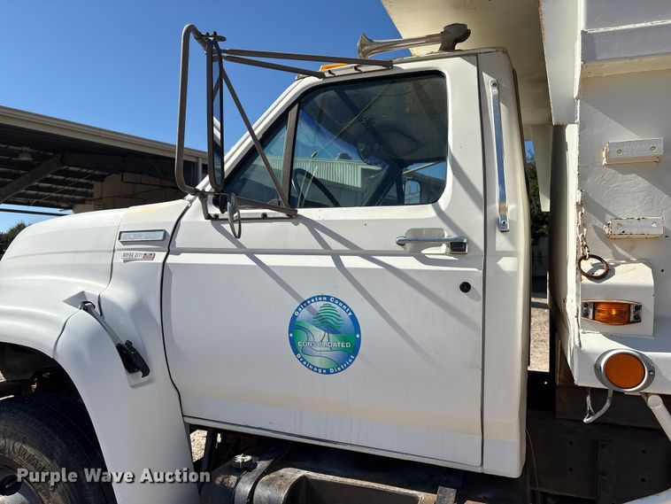 image for item EA7055 1996 Ford F800 dump truck