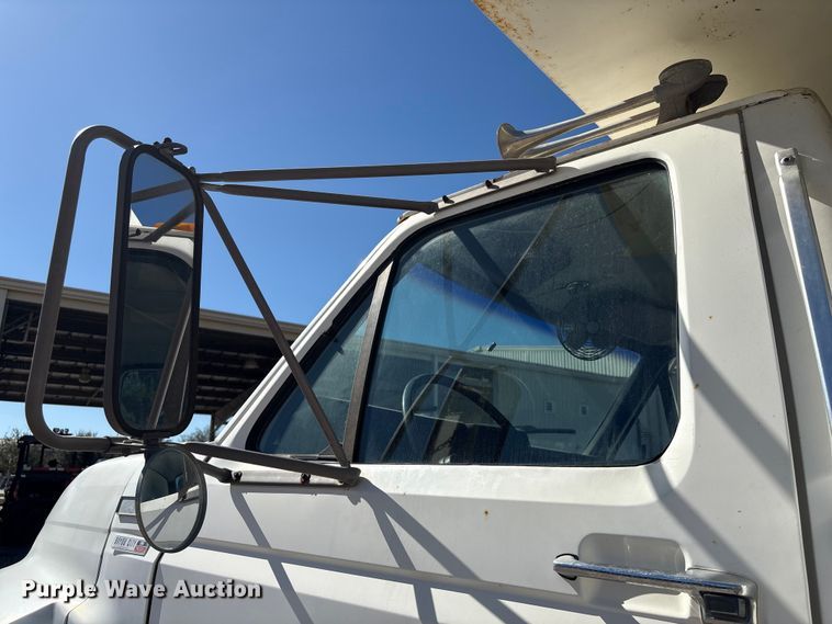 image for item EA7055 1996 Ford F800 dump truck