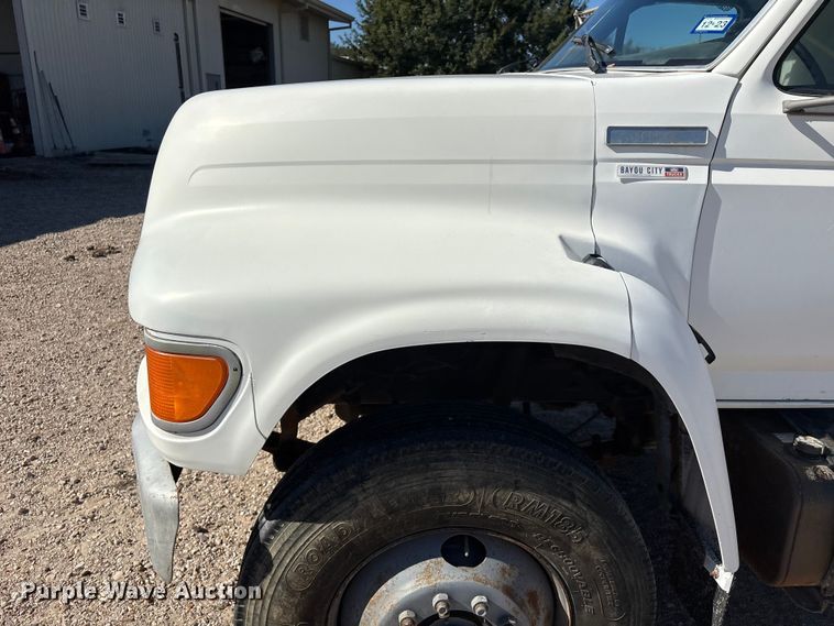 image for item EA7055 1996 Ford F800 dump truck