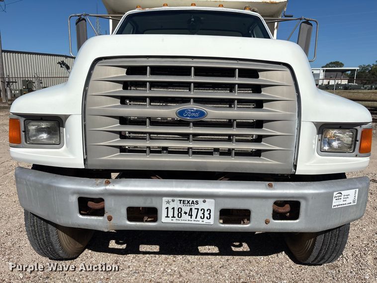 image for item EA7055 1996 Ford F800 dump truck
