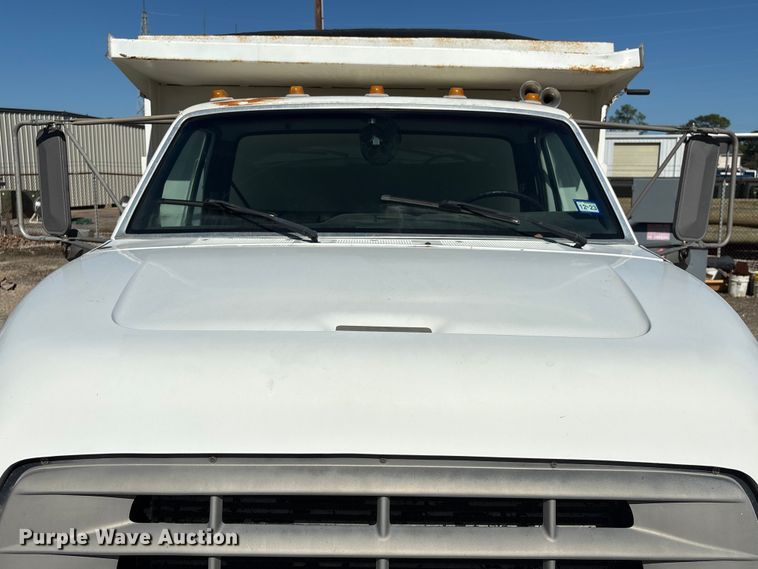 image for item EA7055 1996 Ford F800 dump truck