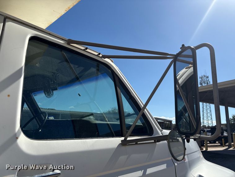 image for item EA7055 1996 Ford F800 dump truck