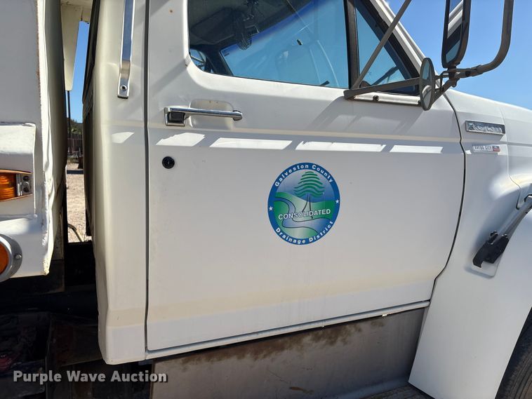 image for item EA7055 1996 Ford F800 dump truck