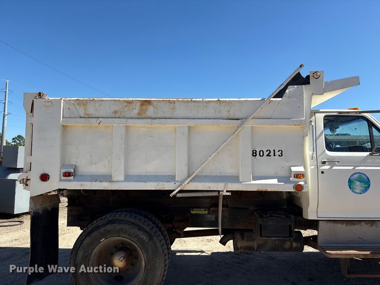 image for item EA7055 1996 Ford F800 dump truck