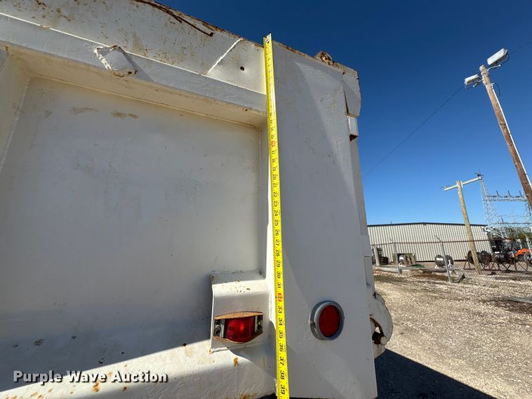 image for item EA7055 1996 Ford F800 dump truck