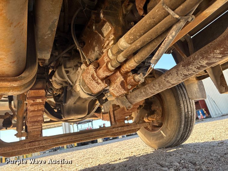 image for item EA7055 1996 Ford F800 dump truck