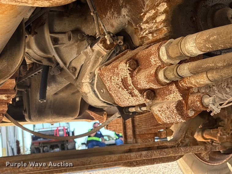 image for item EA7055 1996 Ford F800 dump truck