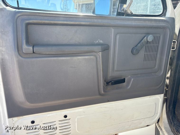 image for item EA7055 1996 Ford F800 dump truck