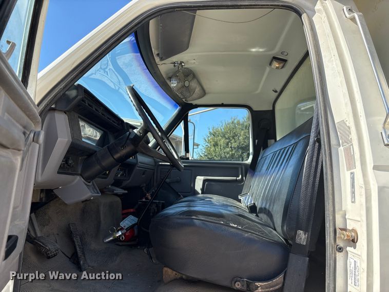 image for item EA7055 1996 Ford F800 dump truck