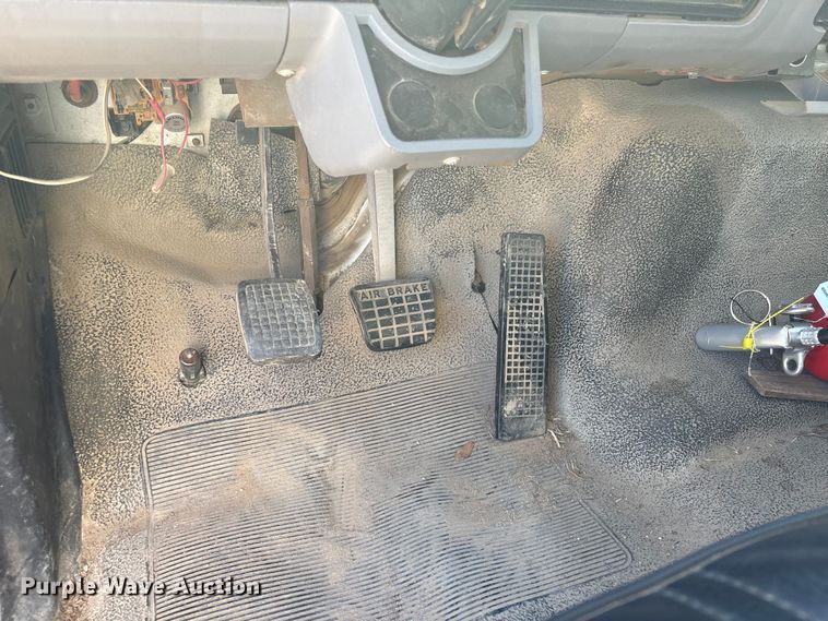 image for item EA7055 1996 Ford F800 dump truck