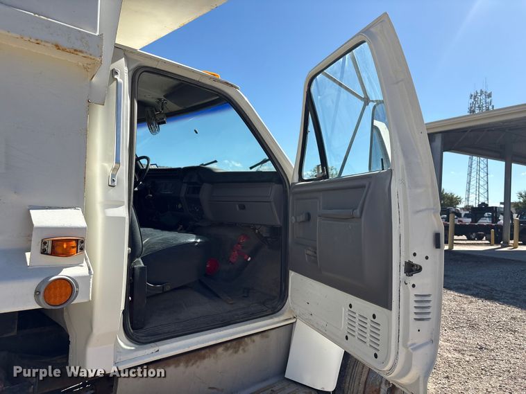 image for item EA7055 1996 Ford F800 dump truck