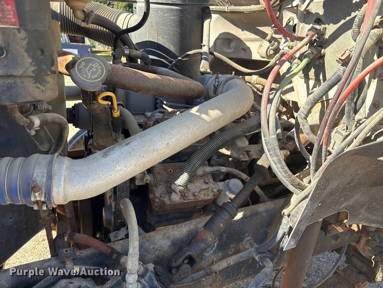 image for item EA7055 1996 Ford F800 dump truck