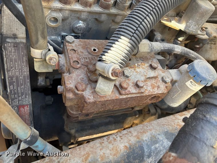 image for item EA7055 1996 Ford F800 dump truck