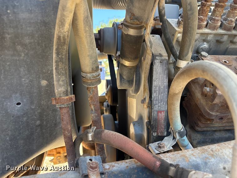 image for item EA7055 1996 Ford F800 dump truck