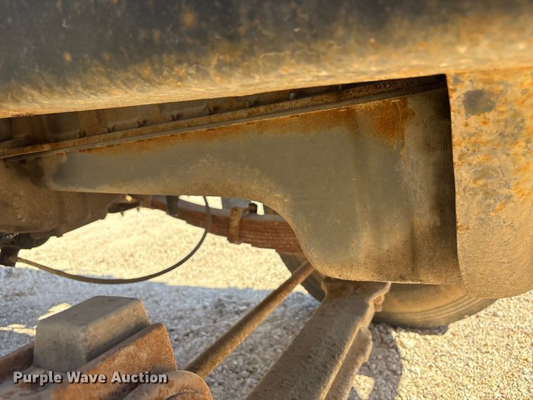 image for item EA7055 1996 Ford F800 dump truck