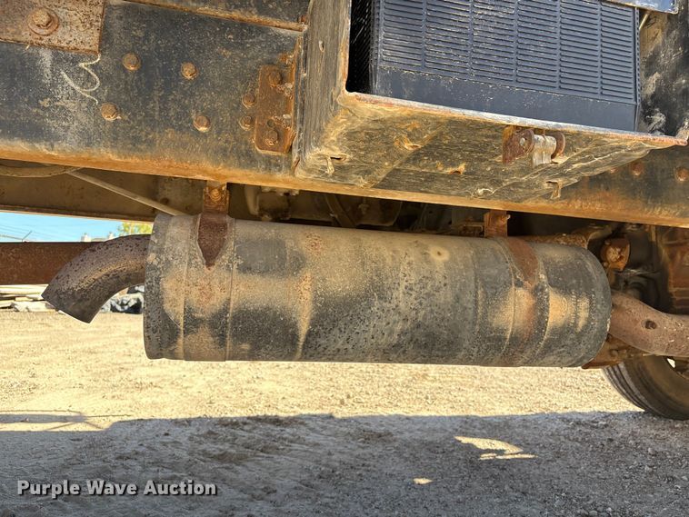 image for item EA7055 1996 Ford F800 dump truck