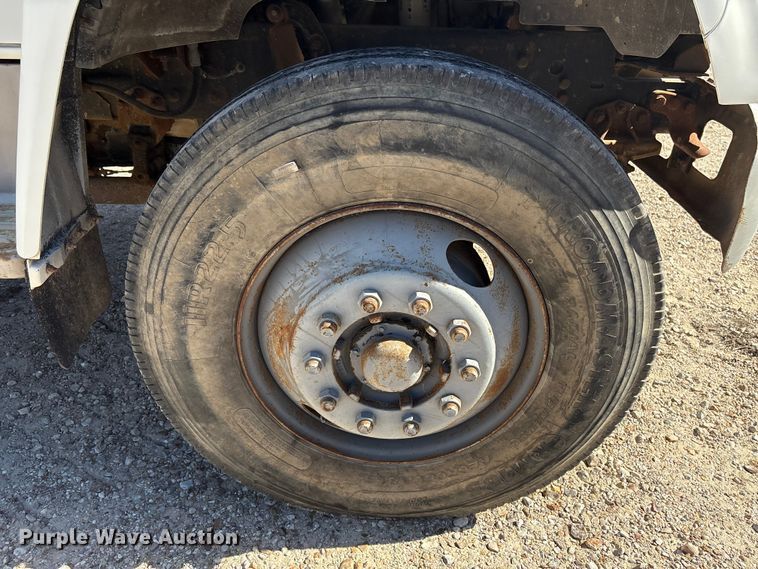 image for item EA7055 1996 Ford F800 dump truck