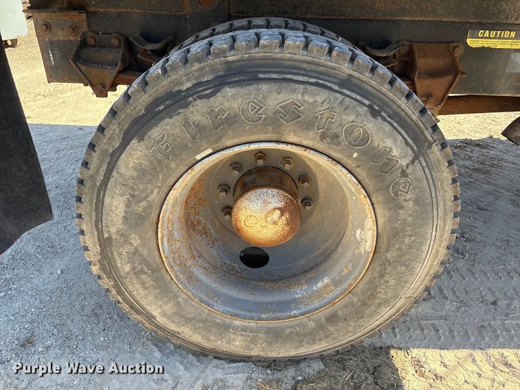 image for item EA7055 1996 Ford F800 dump truck