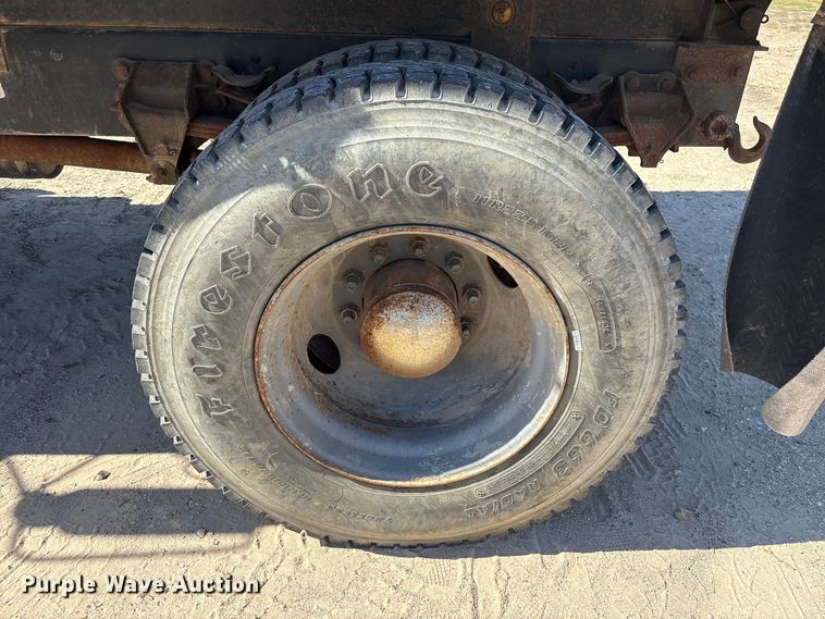 image for item EA7055 1996 Ford F800 dump truck