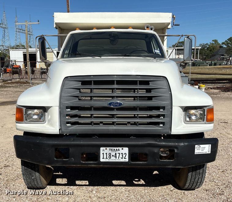 image for item EA7056 1995 Ford F800 dump truck