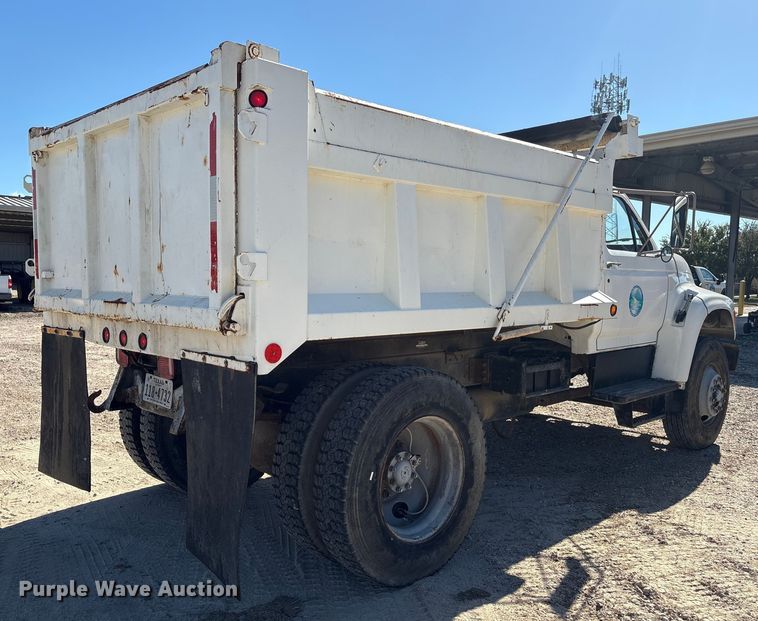 image for item EA7056 1995 Ford F800 dump truck