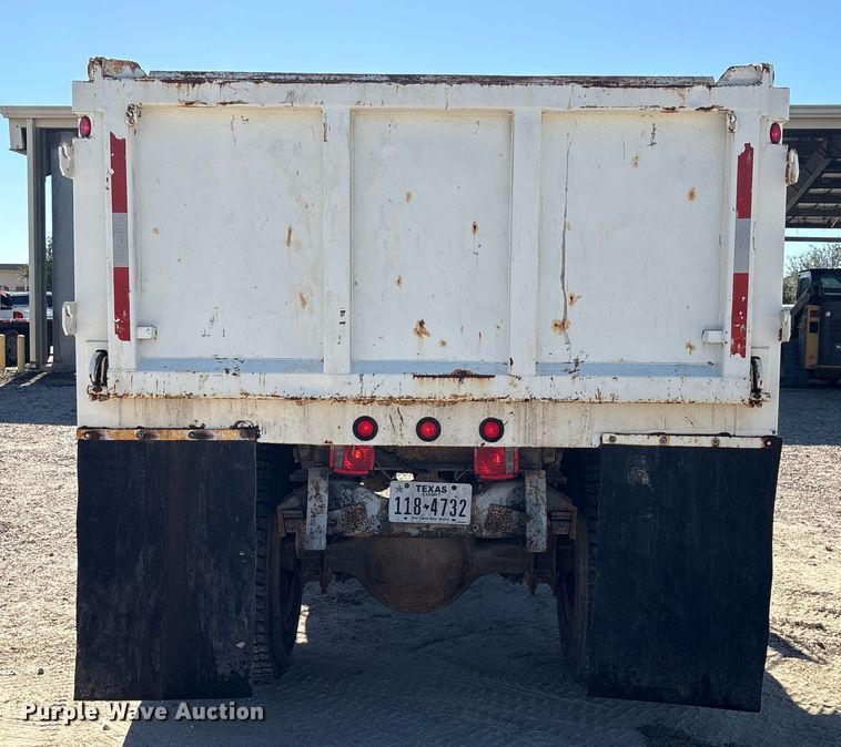 image for item EA7056 1995 Ford F800 dump truck