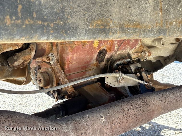 image for item EA7056 1995 Ford F800 dump truck