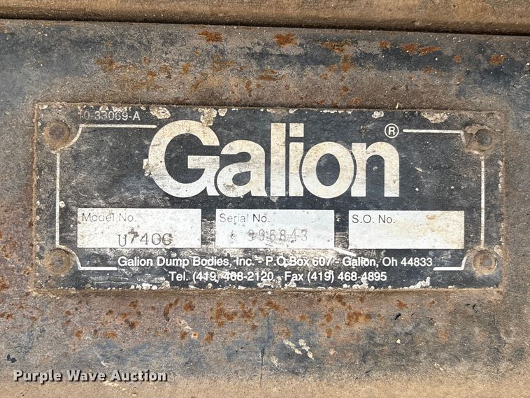 image for item EA7056 1995 Ford F800 dump truck