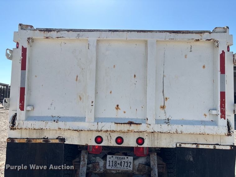 image for item EA7056 1995 Ford F800 dump truck